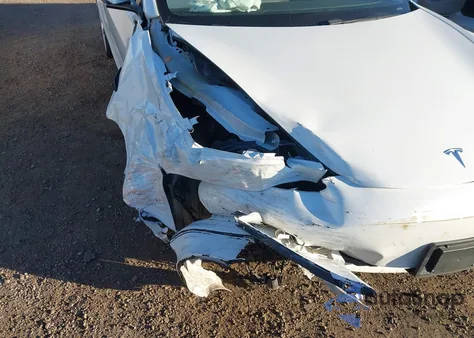 2021 Tesla Model 3 Long Range Dual Motor All-Wheel Drive z USA, uszkodzony, nr VIN 5YJ3E1EBXMF055707